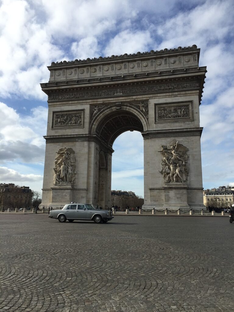 Pariz, 4 dana zrakoplovom 2026./2027.