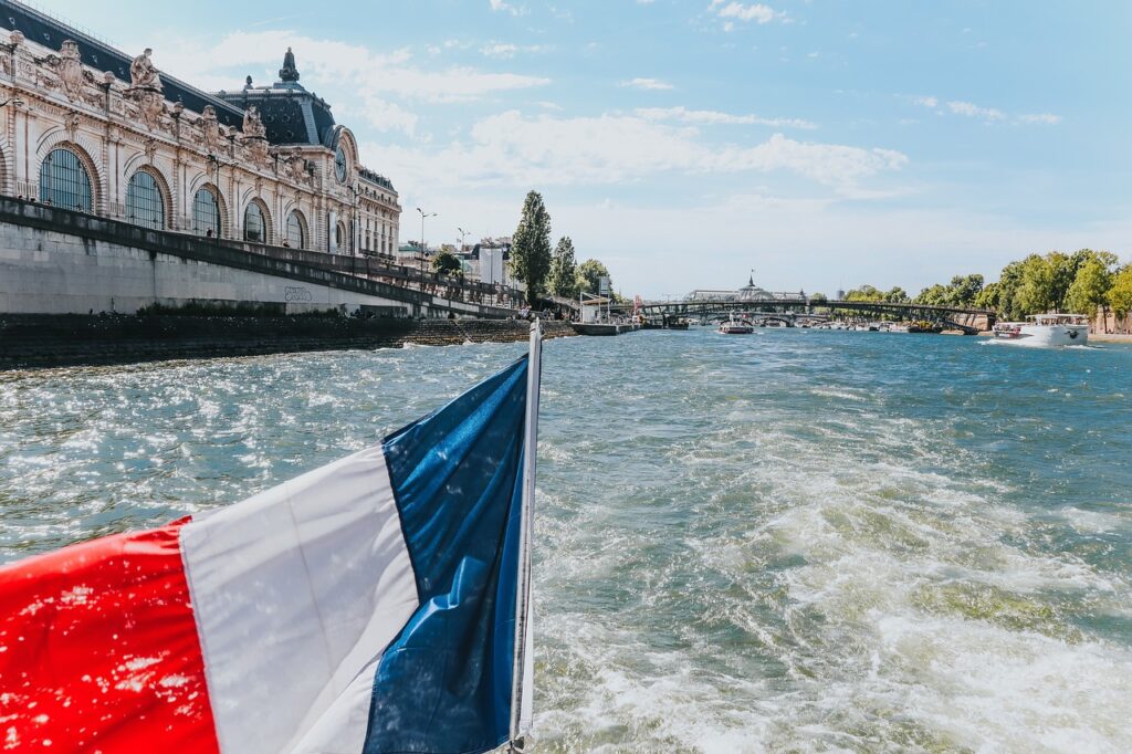 Pariz, 4 dana zrakoplovom 2026./2027.